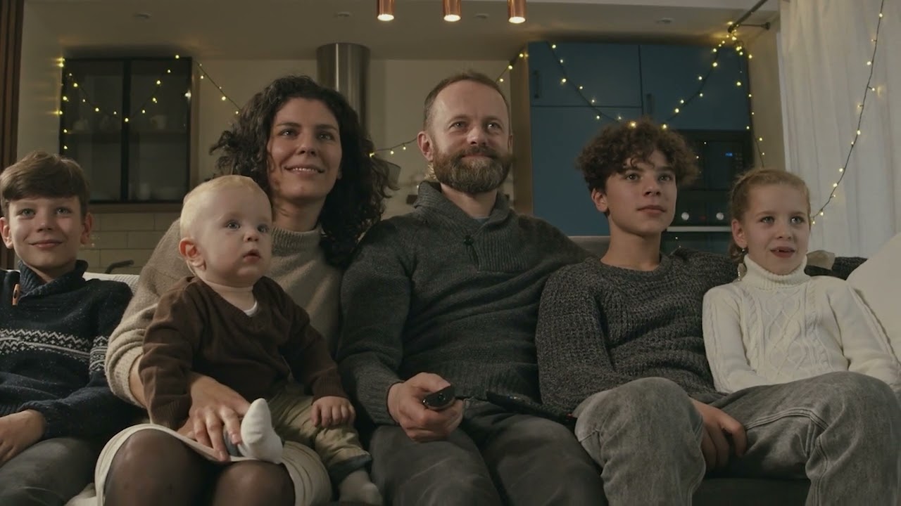 Une mère et sa fille partageant un moment ensemble